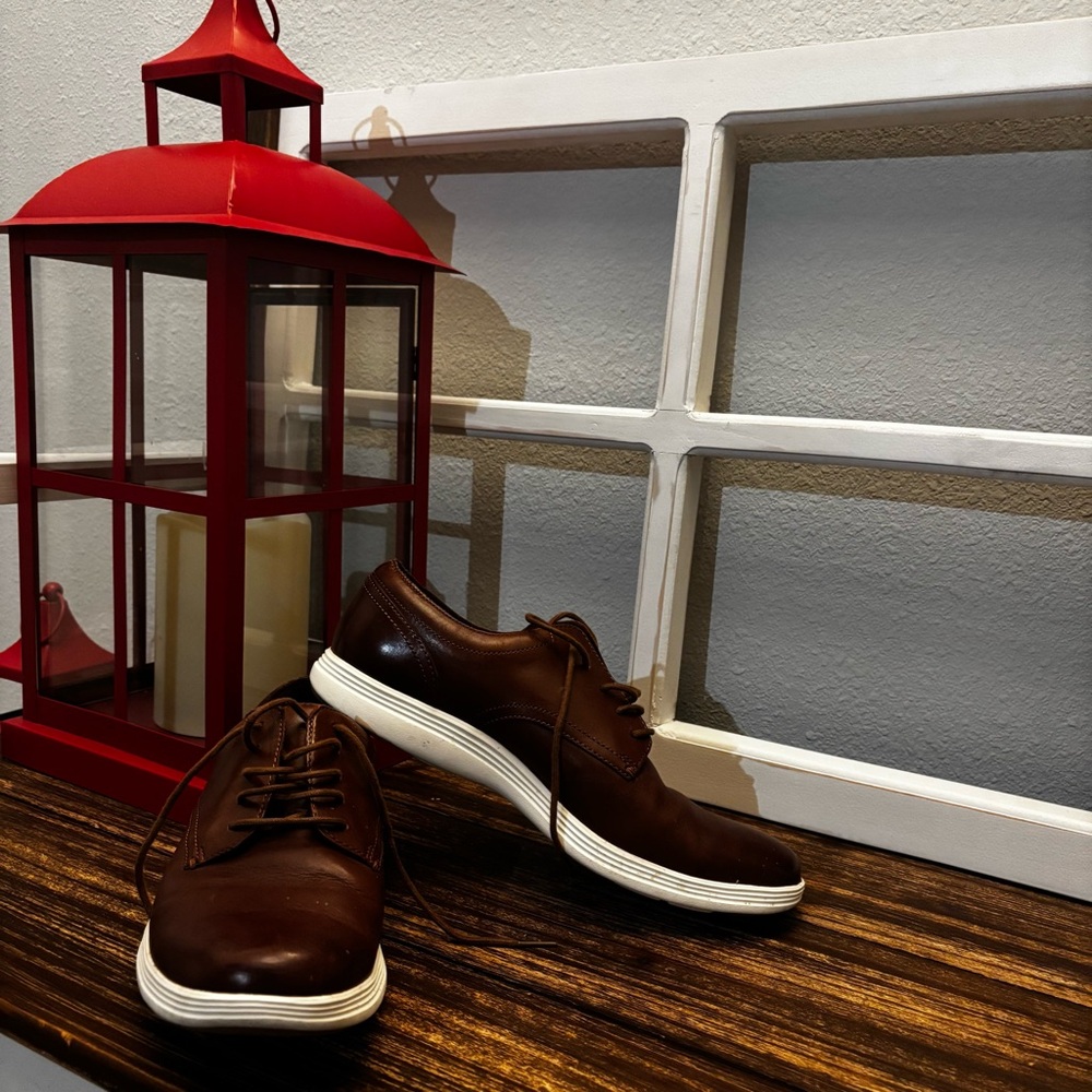 Cole Haan Brown Oxfords Classic Design